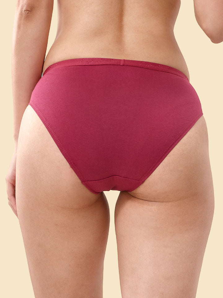 Onam oglini sorib oldi (porno) yubkada yalangoch qizil sochli talaba