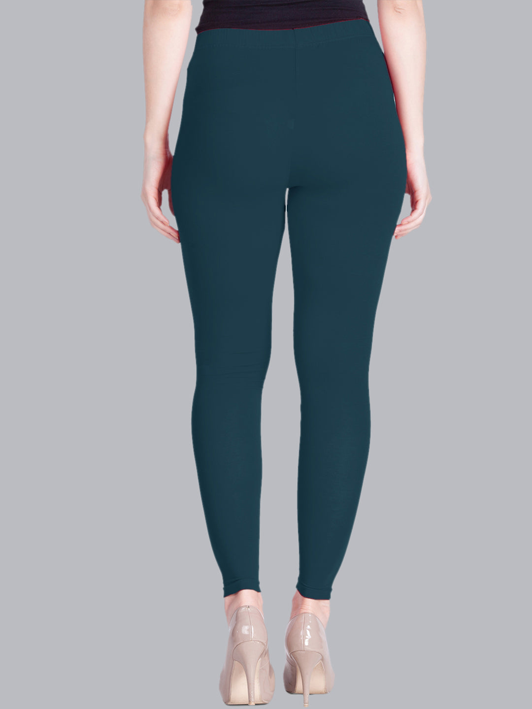 Buy online Green Solid Ankle Length Leggings from Capris & Leggings for  Women by W for ₹430 at 46% off